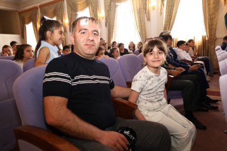 Yevlaxda "Konstitusiya və Suverenlik İli" çərçivəsində" "1 İyun- Uşaqların Beynəlxalq Müdafiəsi Günü" münasibətilə şəhid ailələrinin və müharibə əlillərinin övladları üçün bayram tədbiri təşkil olunub. Yevlaxda "Konstitusiya və Suverenlik İli" çərçivəsində" "1 İyun- Uşaqların Beynəlxalq Müdafiəsi Günü" münasibətilə şəhid ailələrinin və müharibə əlillərinin övladları üçün bayram tədbiri təşkil olunub.