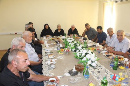 Yevlaxda şəhid ailələrinin üzvləri ilə görüş keçirilib. - FOTOLAR