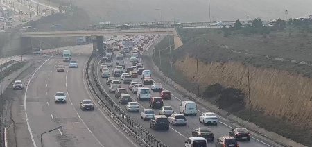 Paytaxtın bu ərazisində qəza səbəbindən sıxlıq müşahidə olunur 