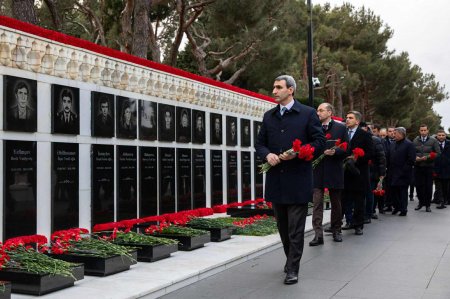 ADY rəhbərliyi Şəhidlər xiyabanını ziyarət edib.FOTO