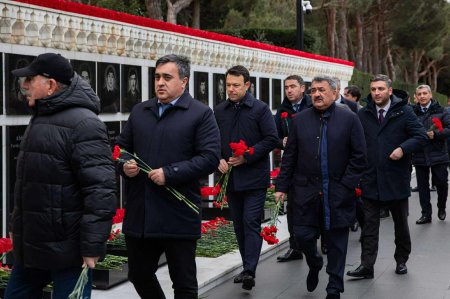 ADY rəhbərliyi Şəhidlər xiyabanını ziyarət edib.FOTO