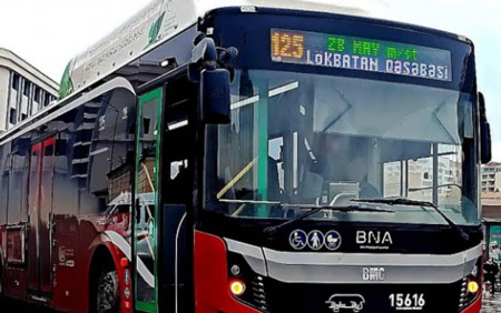 “Avtobus yolunu dəyişdiyindən işə gecikirik” “Avtobus yolunu dəyişdiyindən işə gecikirik”