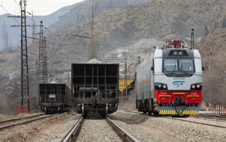 Alabaşlı-Qızılca dəmir yolu uzun müddət sonra ilk dəfə yeniləndi - Fotolar Alabaşlı-Qızılca dəmir yolu uzun müddət sonra ilk dəfə yeniləndi - Fotolar