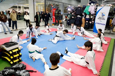 Paralimpiyaçılarımız “Decathlon”da ustad dərsi keçib - Fotolar Paralimpiyaçılarımız “Decathlon”da ustad dərsi keçib - Fotolar
