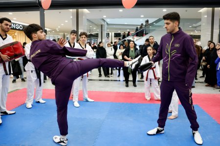 Paralimpiyaçılarımız “Decathlon”da ustad dərsi keçib - Fotolar Paralimpiyaçılarımız “Decathlon”da ustad dərsi keçib - Fotolar