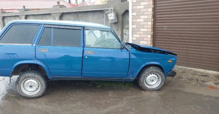 Lənkəranda “VAZ” qaz borusuna çırpıldı - Sürücü xəsarət aldı
