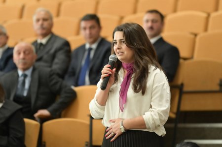 Nazir işğaldan azad olunmuş ərazilərdə çalışan müəllimlərlə görüşdü - Fotolar Nazir işğaldan azad olunmuş ərazilərdə çalışan müəllimlərlə görüşdü - Fotolar