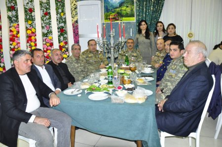 Yevlaxda şəhid ailələri, qazilər və veteranlar üçün iftar süfrəsi təşkil olunub Yevlaxda şəhid ailələri, qazilər və veteranlar üçün iftar süfrəsi təşkil olunub