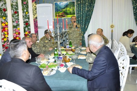 Yevlaxda şəhid ailələri, qazilər və veteranlar üçün iftar süfrəsi təşkil olunub Yevlaxda şəhid ailələri, qazilər və veteranlar üçün iftar süfrəsi təşkil olunub