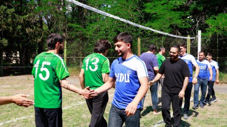 Mingəçevir Dövlət Universitetində “Ecovolley” Voleybol turniri: tələbələr, müəllimlər, tərəfdaş qurumlar və sənaye nümayəndələri sağlam rəqabət meydanında bir araya gəlib